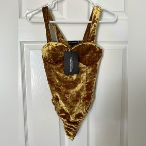 NWT PRETTY LITTLE THING MUSTARD VELVET BODYSUIT 6